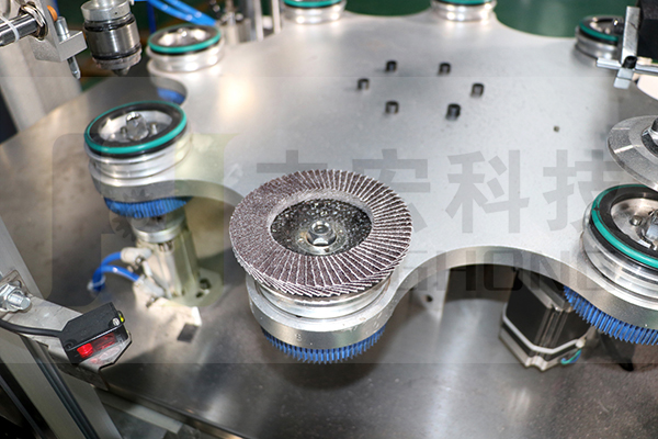 全自動百葉輪成型機細節二